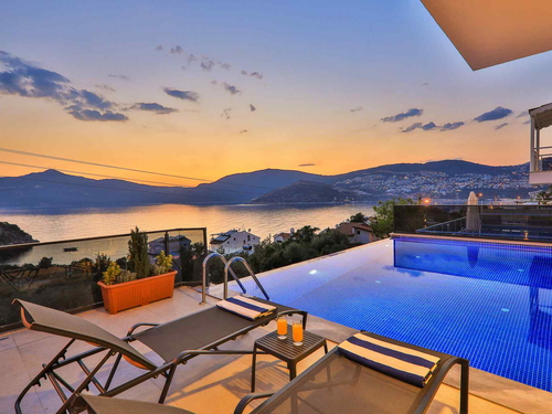  gece  -  Kasım
  | Kalkan’da Deniz Manzaralı Lüks Villa, Merkezi Konumda Rüya Tatil